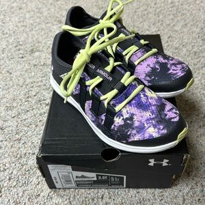 NIB 3.5Y girls UA shoes